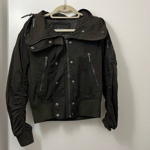 Cute, water resistant, BCBG bomber jacket. Perfect for traveling and Fall!